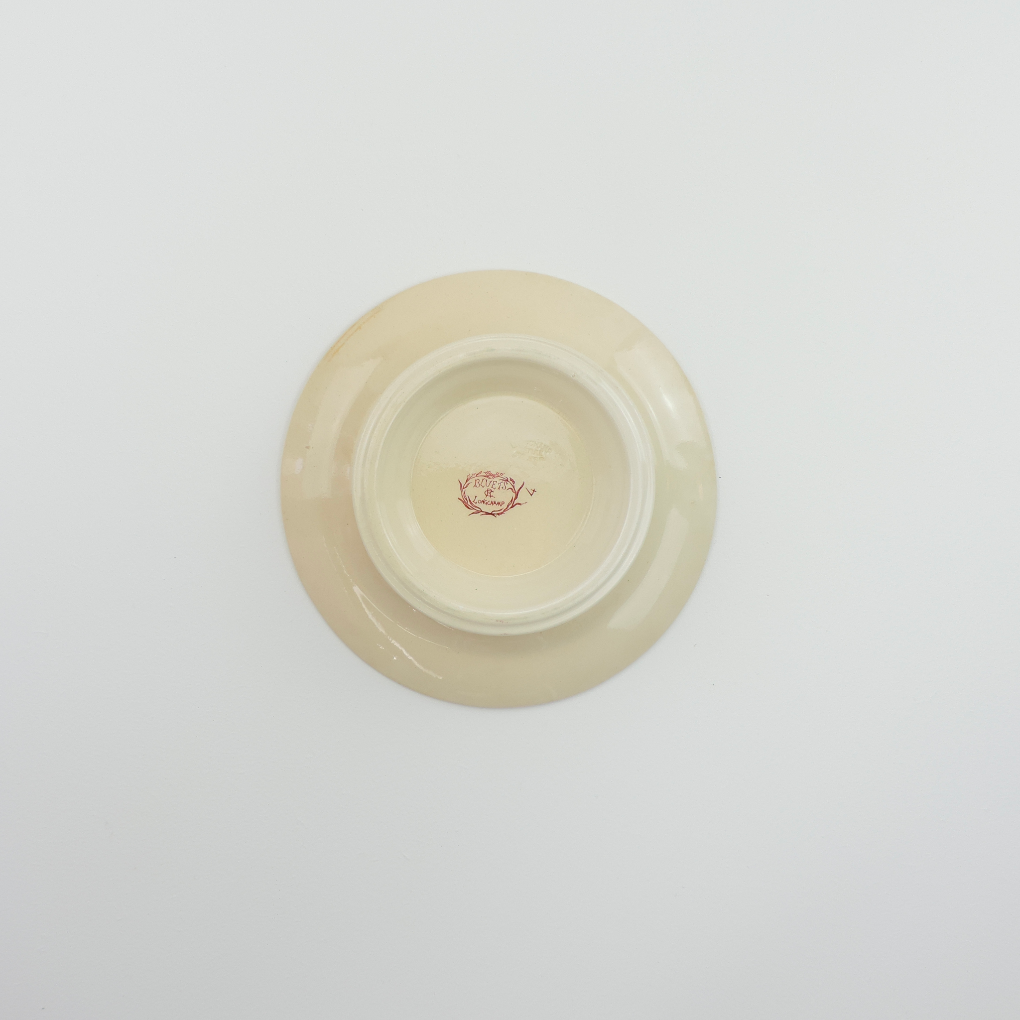 Plateau vintage avec petites fleurs rouges