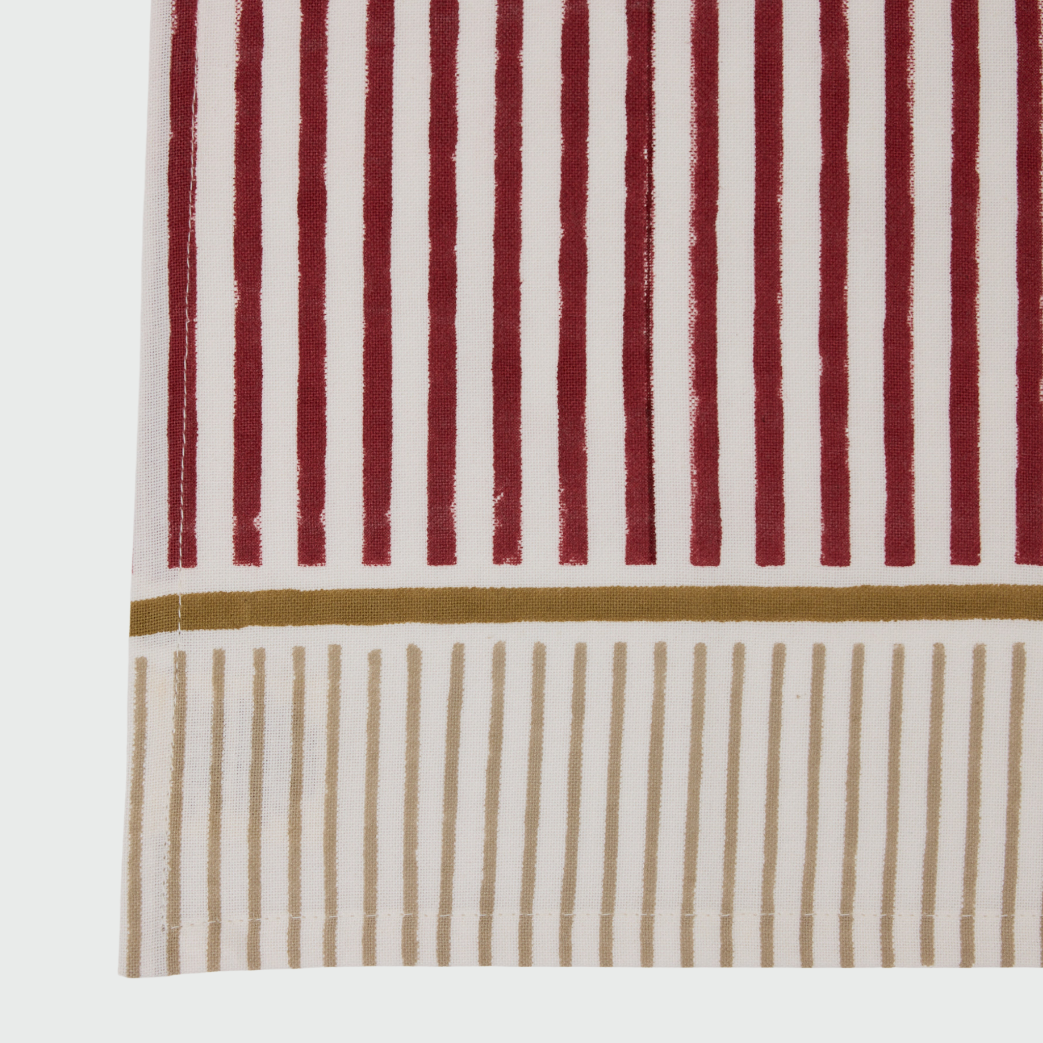 Serviettes de table à rayures en rouge, lot de quatre